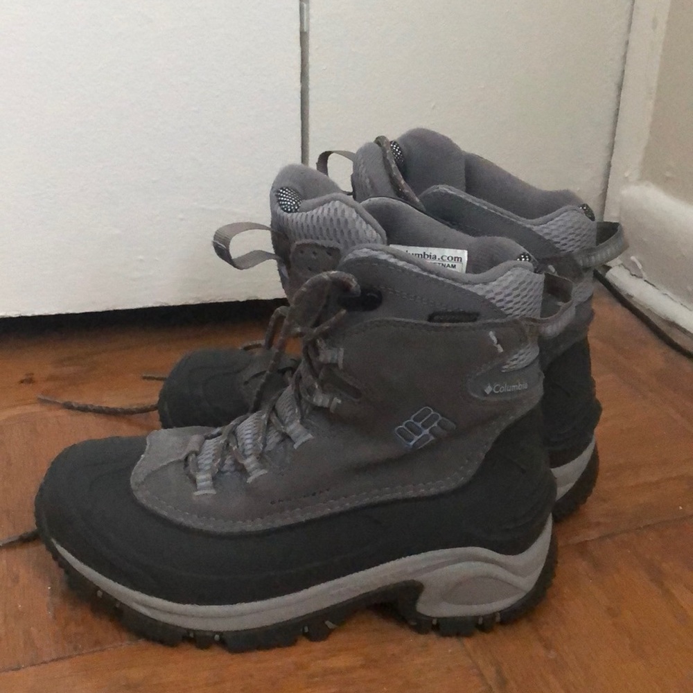 Columbia snow boot - size 6 - great condition